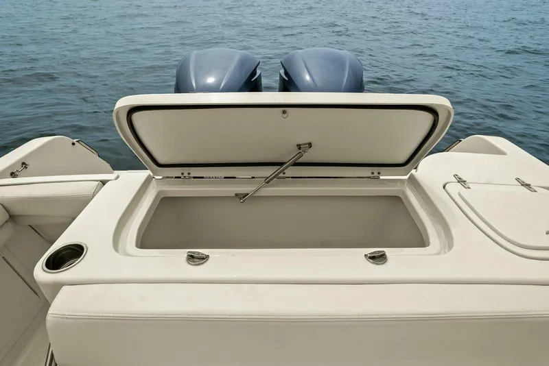 Slide: The Image of 2016 Grady White 28 Freedom - 5321771