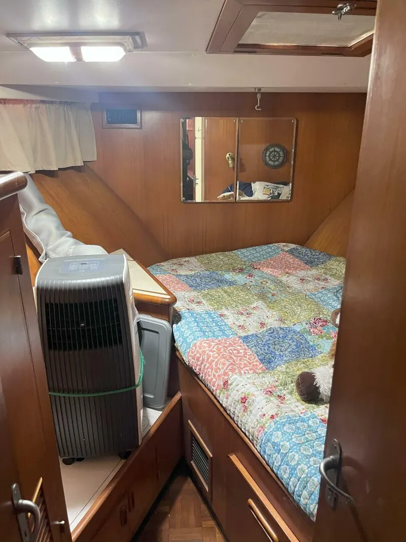 Slide: The Image of Jefferson 43 Sundeck 1990 - 5276730