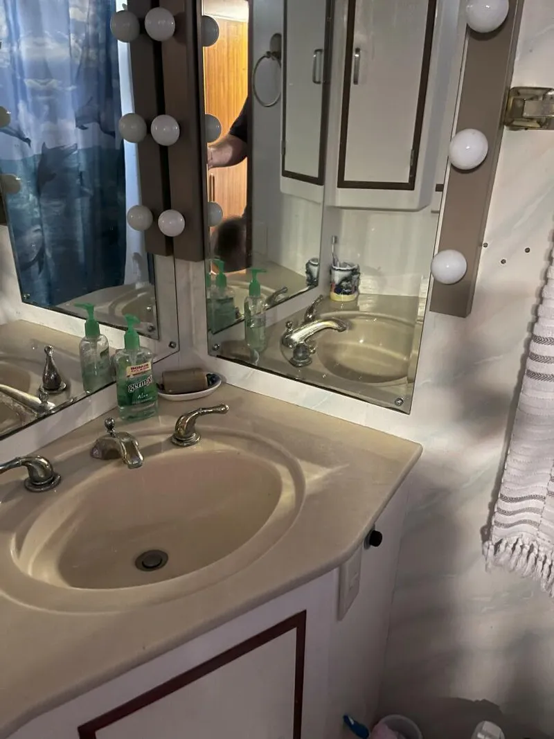 Slide: The Image of Jefferson 43 Sundeck 1990 - 5276734