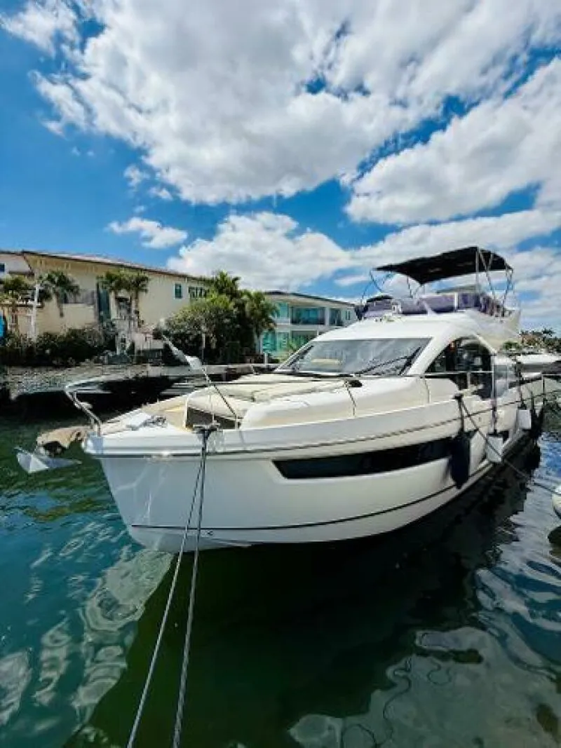 Slide: The Image of Sealine F430 2019 - 5275948