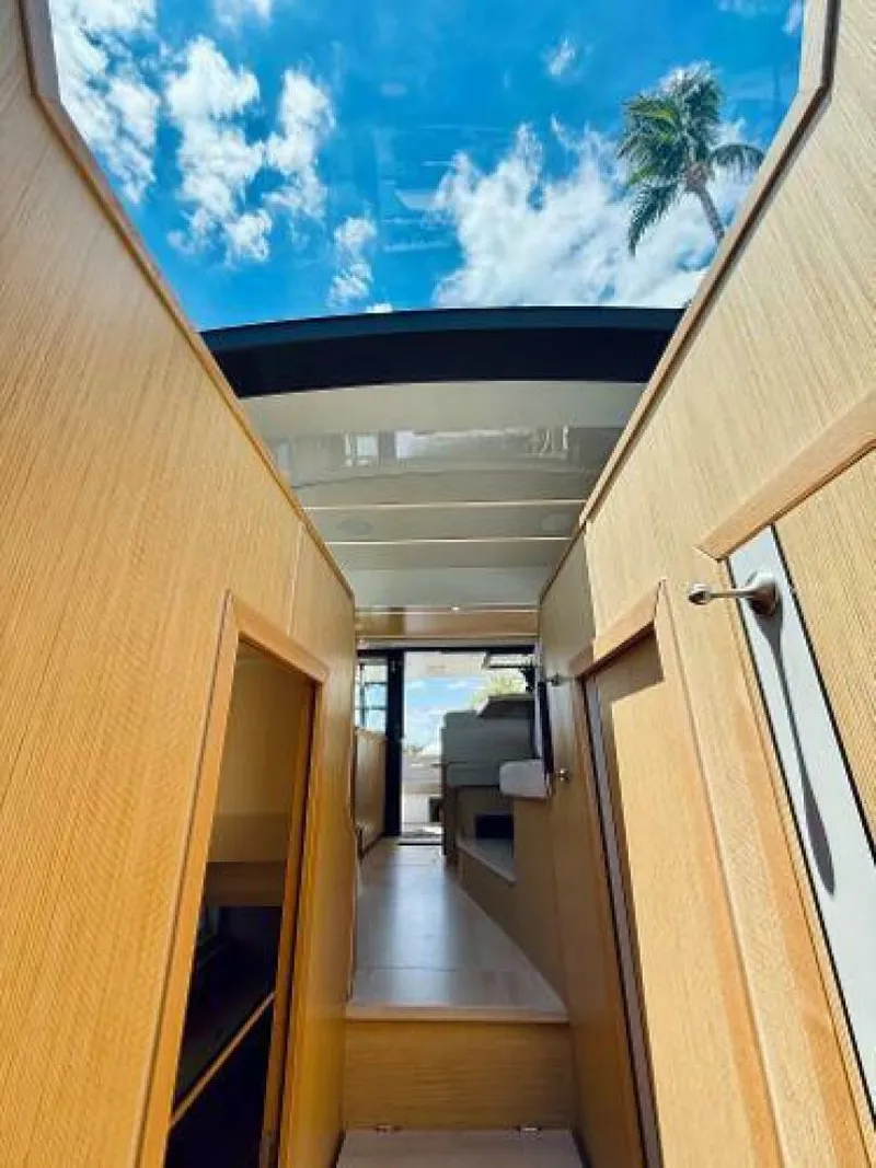 Slide: The Image of Sealine F430 2019 - 5275974