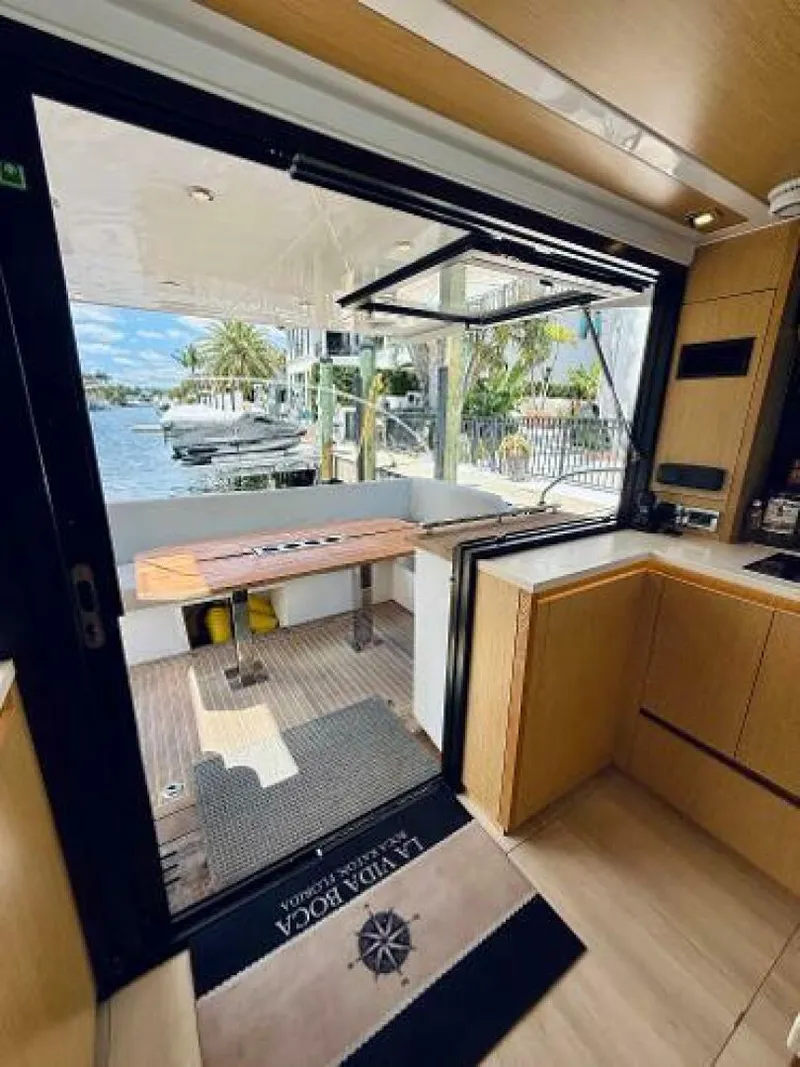 Slide: The Image of Sealine F430 2019 - 5275997