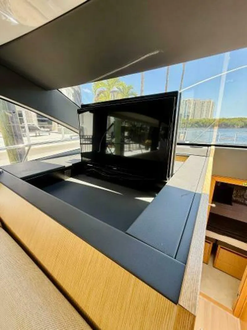 Slide: The Image of Sealine F430 2019 - 5276004