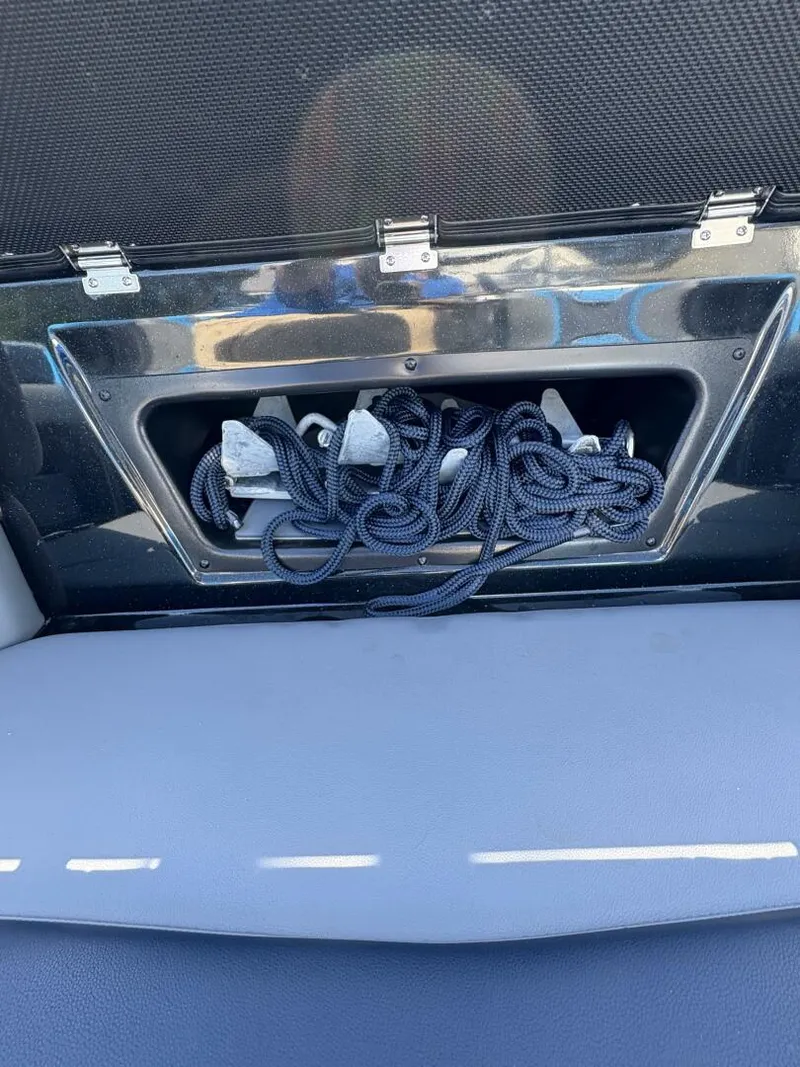 Slide: The Image of Malibu M242 2024 - 5281570