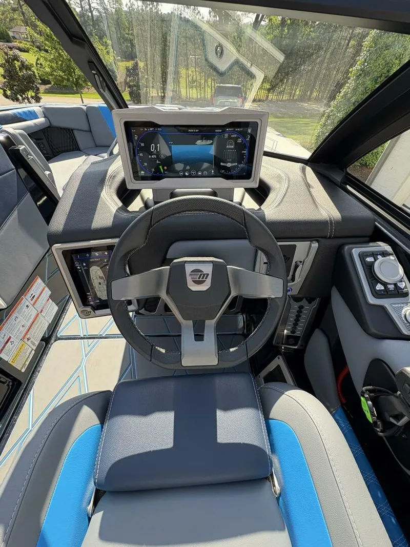 Slide: The Image of Malibu M242 2024 - 5281571