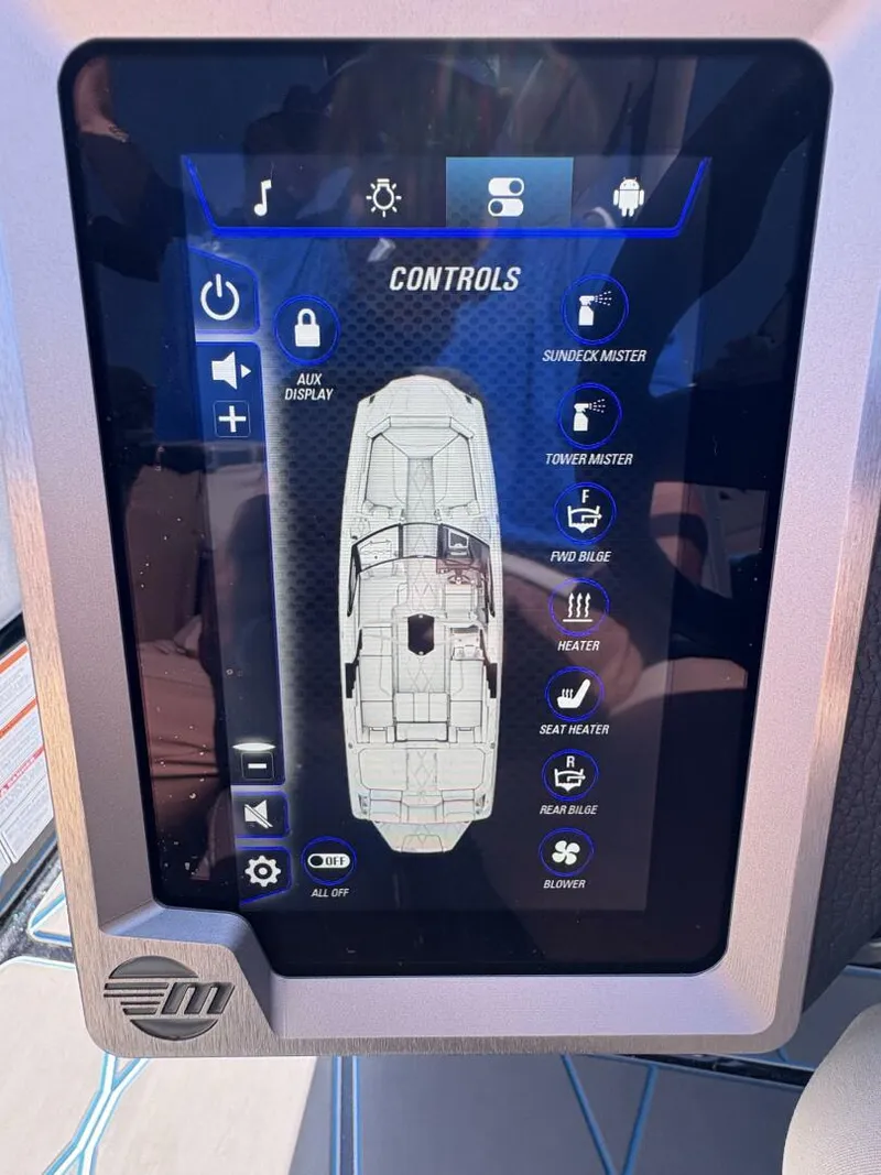 Slide: The Image of Malibu M242 2024 - 5281572