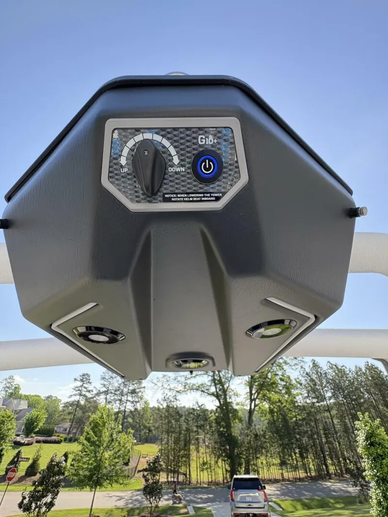 Slide: The Image of Malibu M242 2024 - 5281579