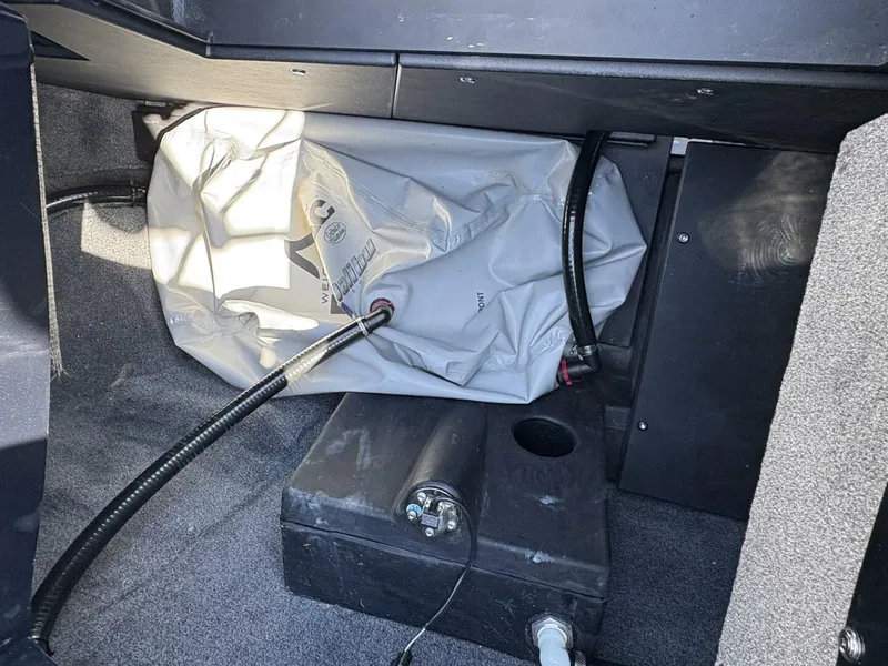 Slide: The Image of Malibu M242 2024 - 5281584