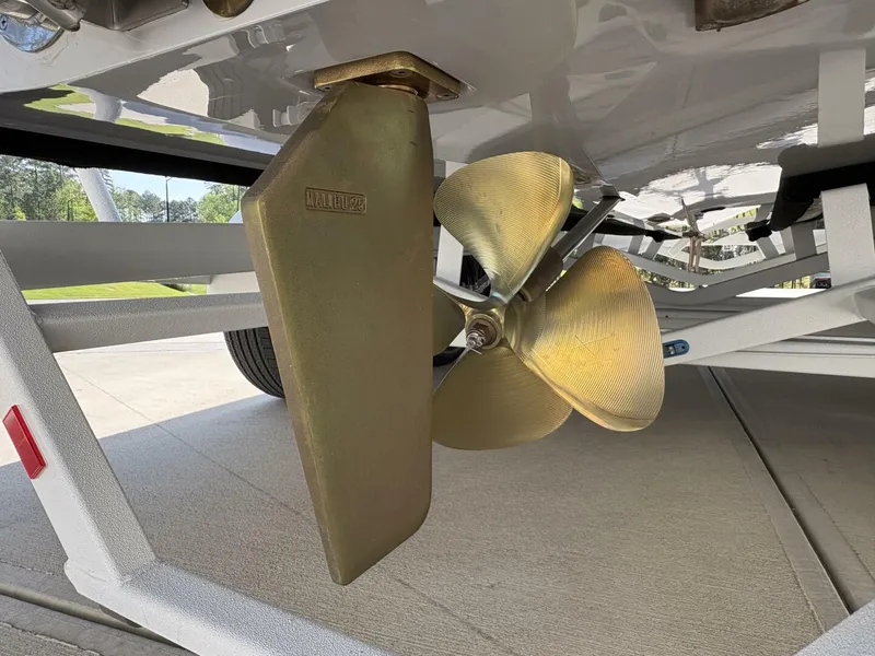 Slide: The Image of Malibu M242 2024 - 5281586