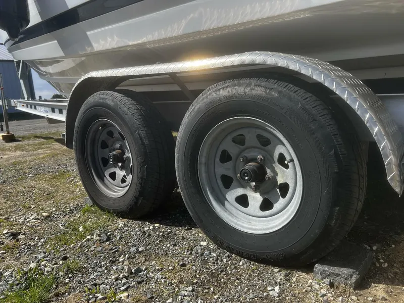 Slide: The Image of Trailer Tires - 5276934