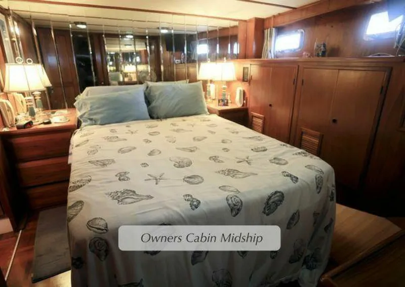 Slide: The Image of DeFever 49 Pilothouse 1988 - 5277115