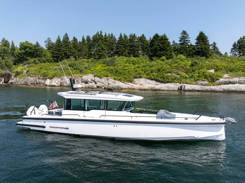 Slide: The Image of Axopar Cross Cabin 2025 - 5482825