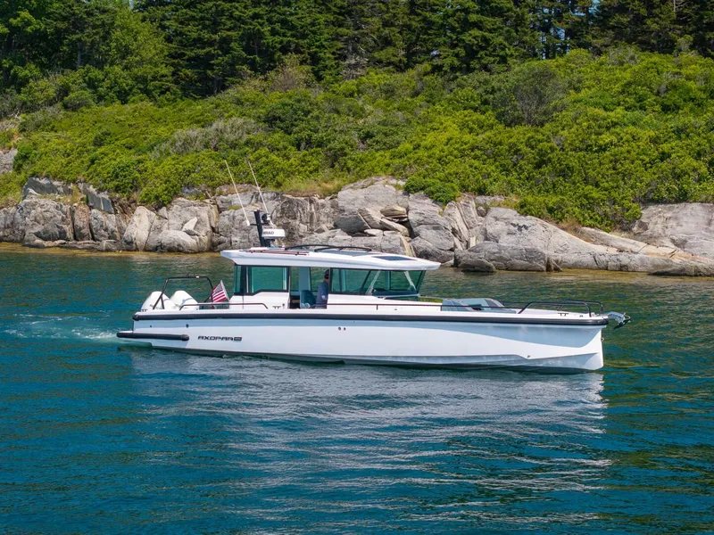 Slide: The Image of Axopar Cross Cabin 2025 - 5482829