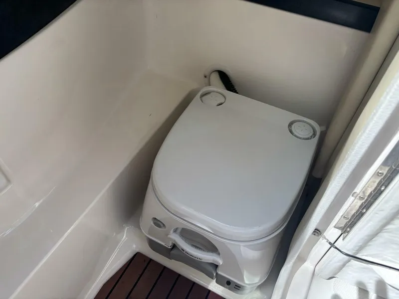 Slide: The Image of Regal 2500 Bowrider 2012 - 5279211