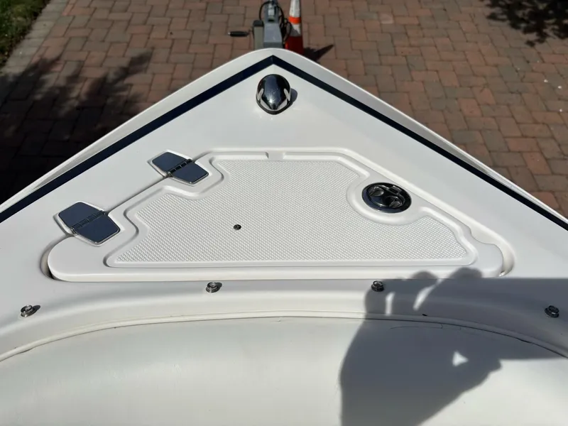 Slide: The Image of Regal 2500 Bowrider 2012 - 5279215