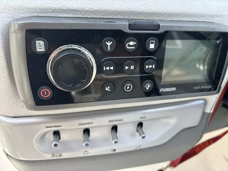 Slide: The Image of Regal 2500 Bowrider 2012 - 5279219