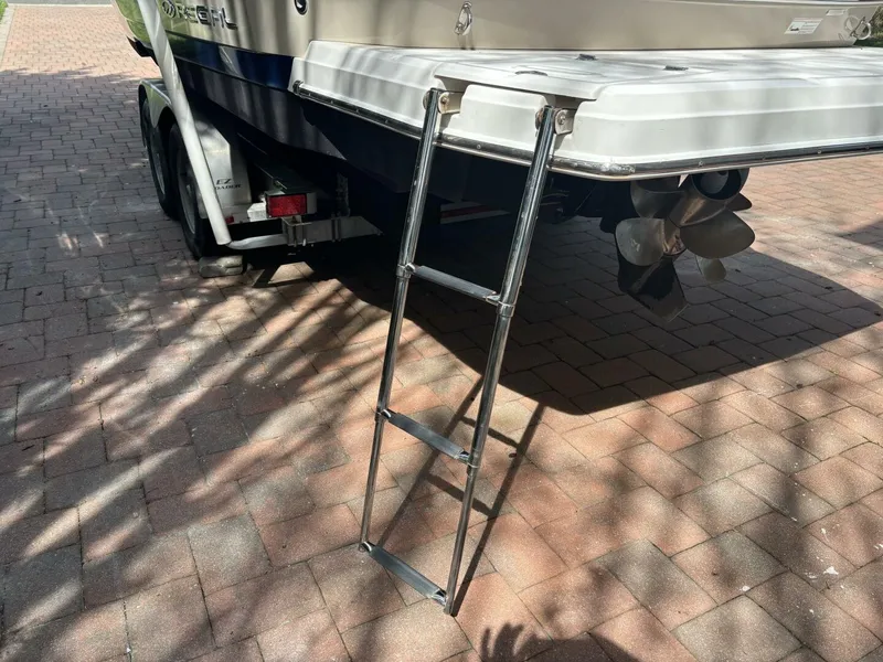 Slide: The Image of Regal 2500 Bowrider 2012 - 5279201