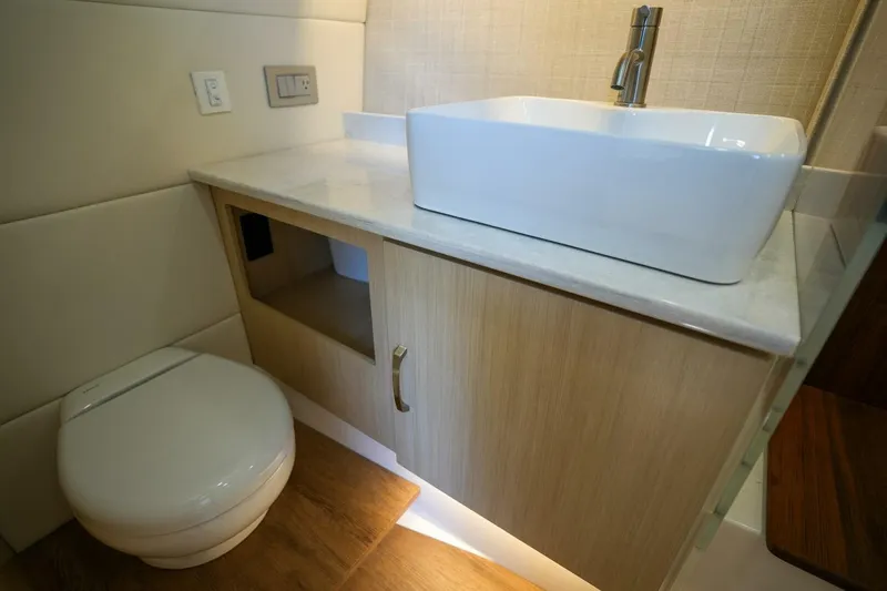 Slide: The Image of Regal 38 SAV 2026 - 5409841