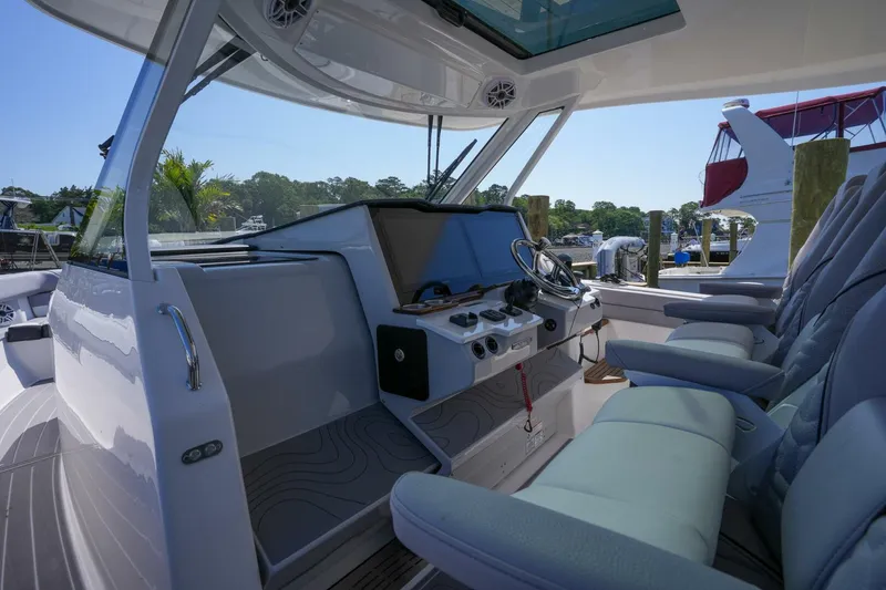 Slide: The Image of Regal 38 SAV 2026 - 5409830