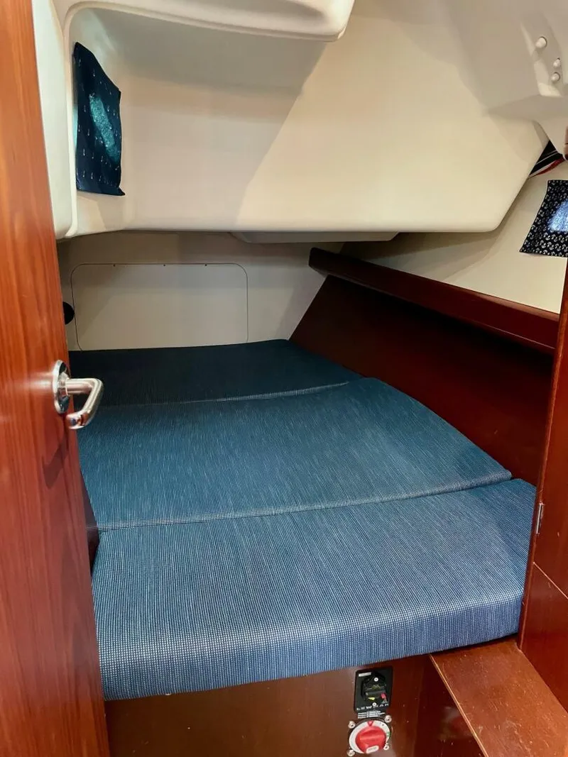 Slide: The Image of Beneteau 393 2004 - 5280977
