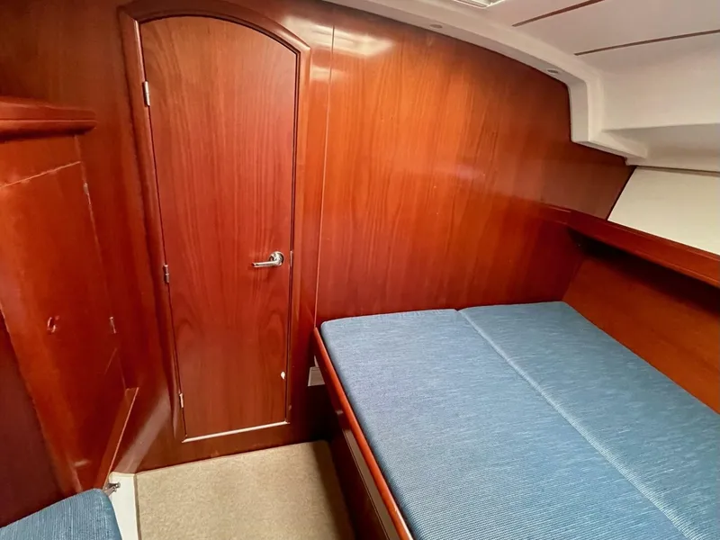 Slide: The Image of Beneteau 393 2004 - 5281005