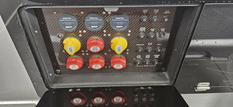 Slide: The Image of Donzi 39 VRZ 2024 - 5282898