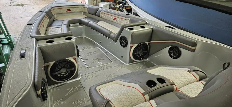 Slide: The Image of Donzi 39 VRZ 2024 - 5282889