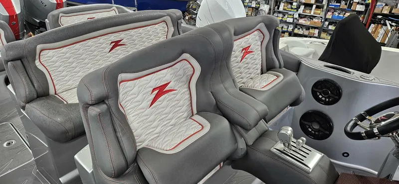 Slide: The Image of Donzi 39 VRZ 2024 - 5282893