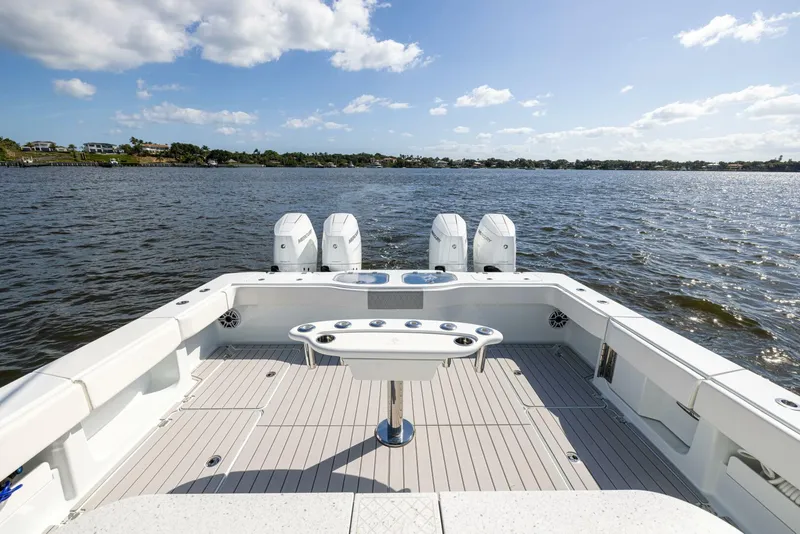 Slide: The Image of Freeman 47 2022 - Exterior Cockpit 2022 Freeman 47 Center Console - 5282241