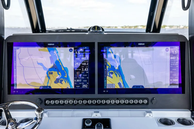 Slide: The Image of Freeman 47 2022 - Exterior Helm 2022 Freeman 47 Center Console - 5282537