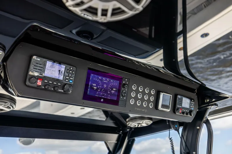 Slide: The Image of Freeman 47 2022 - Exterior Helm 2022 Freeman 47 Center Console - 5282538
