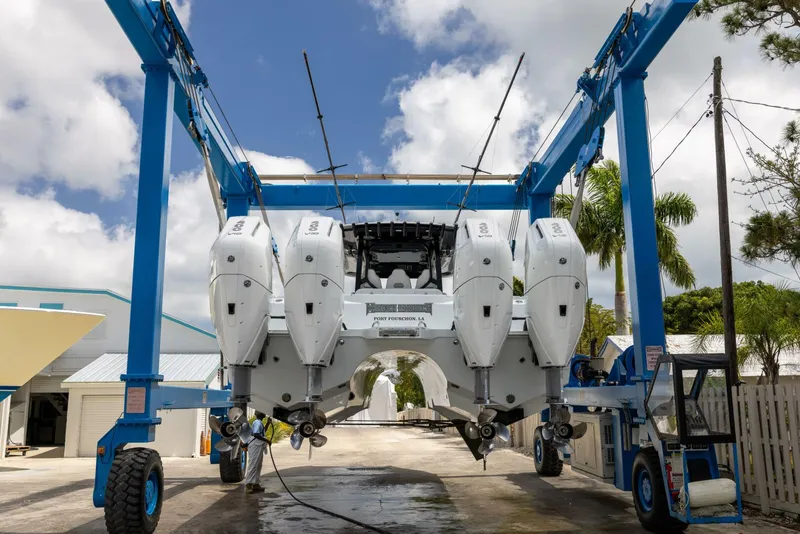 Slide: The Image of Freeman 47 2022 - Exterior Profile 2022 Freeman 47 Center Console - 5282549