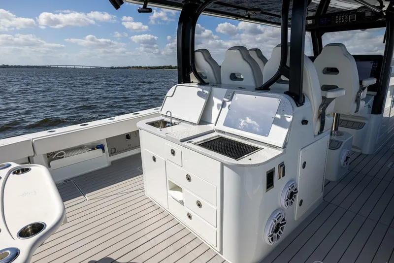 Slide: The Image of Freeman 47 2022 - Exterior Cockpit 2022 Freeman 47 Center Console - 5282244