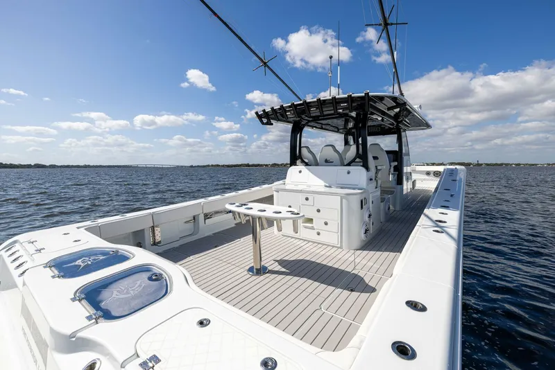 Slide: The Image of Freeman 47 2022 - Exterior Cockpit 2022 Freeman 47 Center Console - 5282246