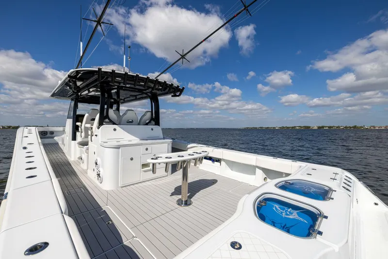 Slide: The Image of Freeman 47 2022 - Exterior Cockpit 2022 Freeman 47 Center Console - 5282247