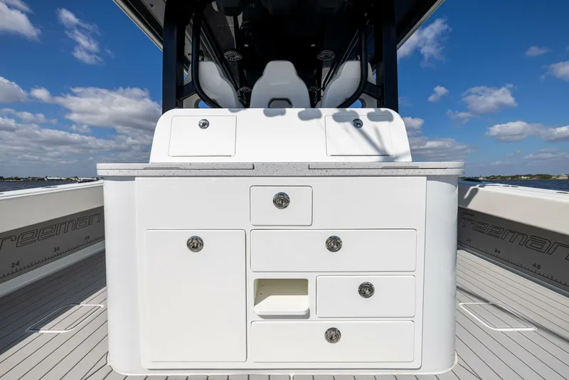 Slide: The Image of Freeman 47 2022 - Exterior Cockpit 2022 Freeman 47 Center Console - 5282249