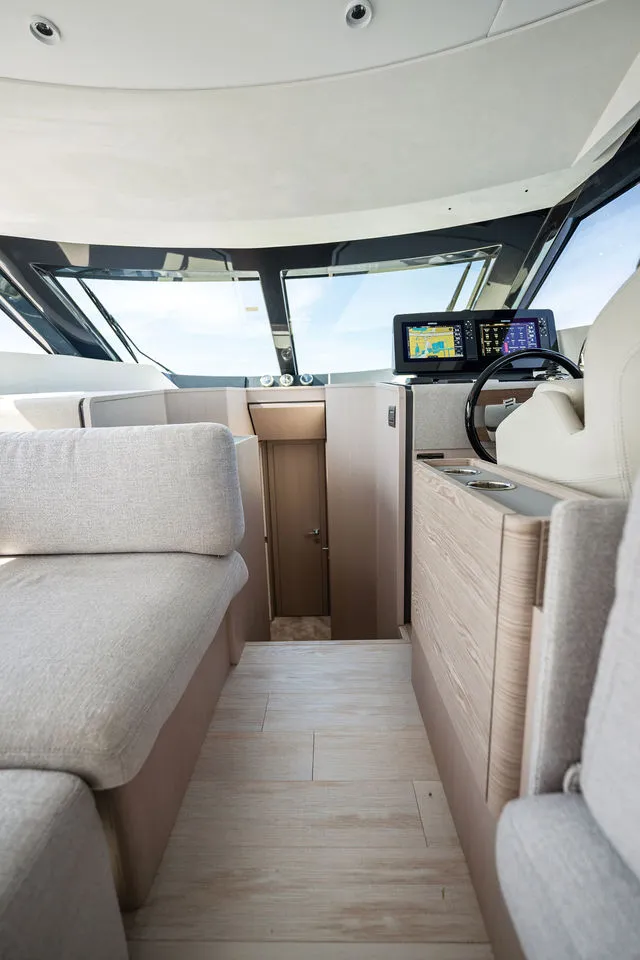 Slide: The Image of Ferretti 670 2023 - 104
