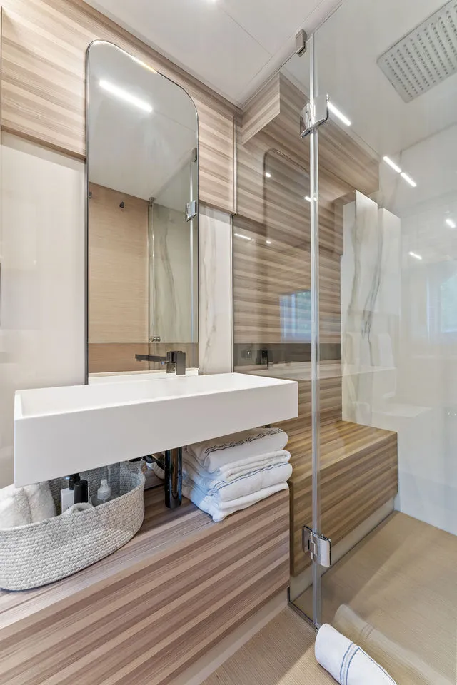 Slide: The Image of Ferretti 670 2023 - 105