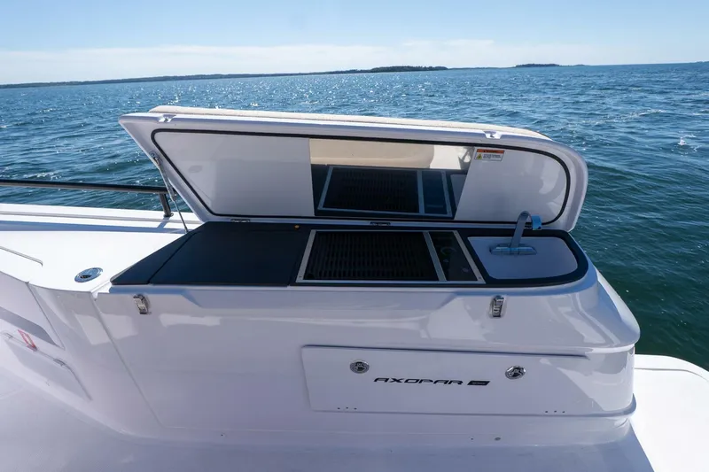 Slide: The Image of Axopar Cross Cabin 2025 - 5584130