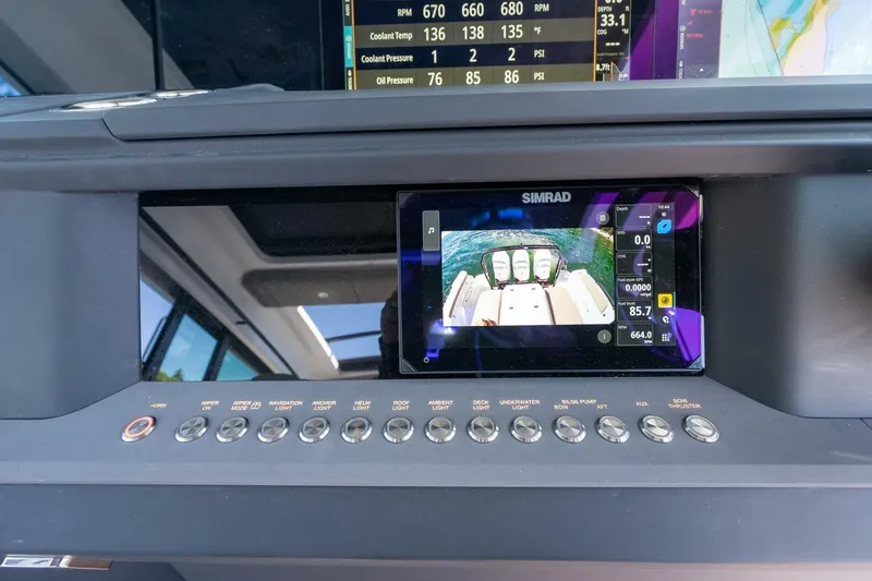 Slide: The Image of Axopar Cross Cabin 2025 - 5584152