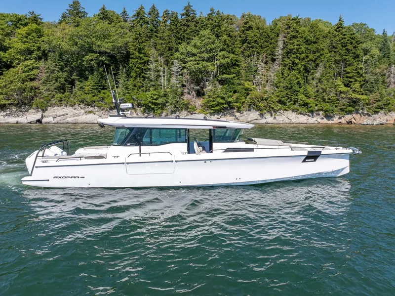 Slide: The Image of Axopar Cross Cabin 2025 - 5584108