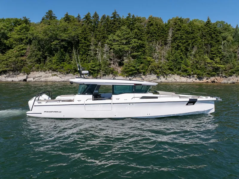 Slide: The Image of Axopar Cross Cabin 2025 - 5584112