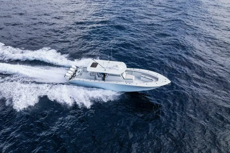 Slide: The Image of Yellowfin 42 2023 - 5284147