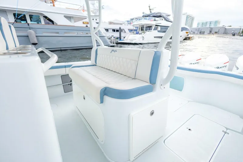 Slide: The Image of Yellowfin 42 2023 - 5818327