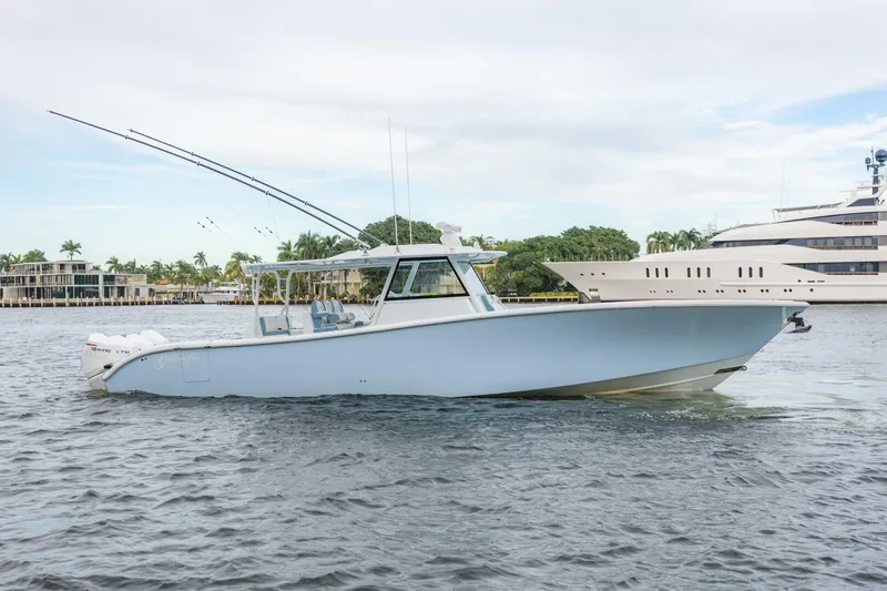 Slide: The Image of Yellowfin 42 2023 - 5818322