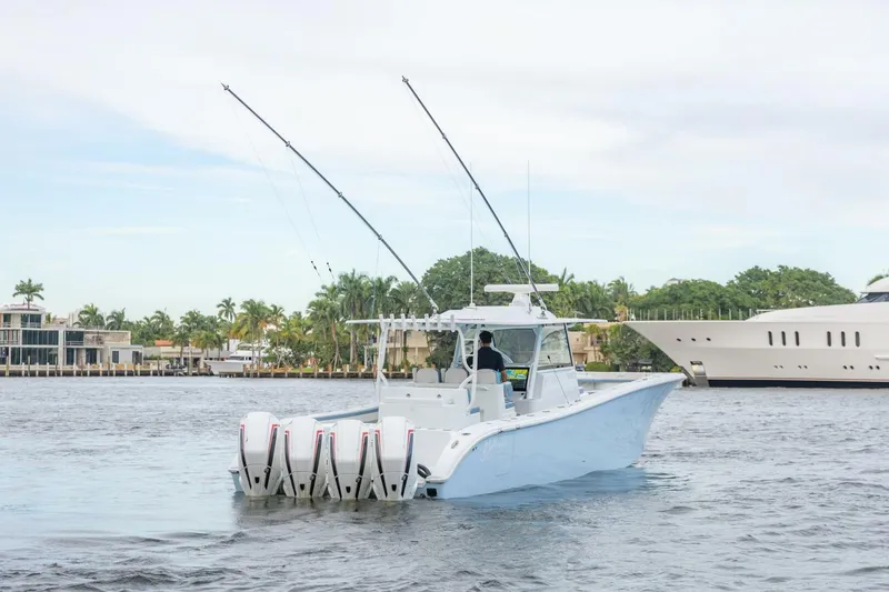 Slide: The Image of Yellowfin 42 2023 - 5818325