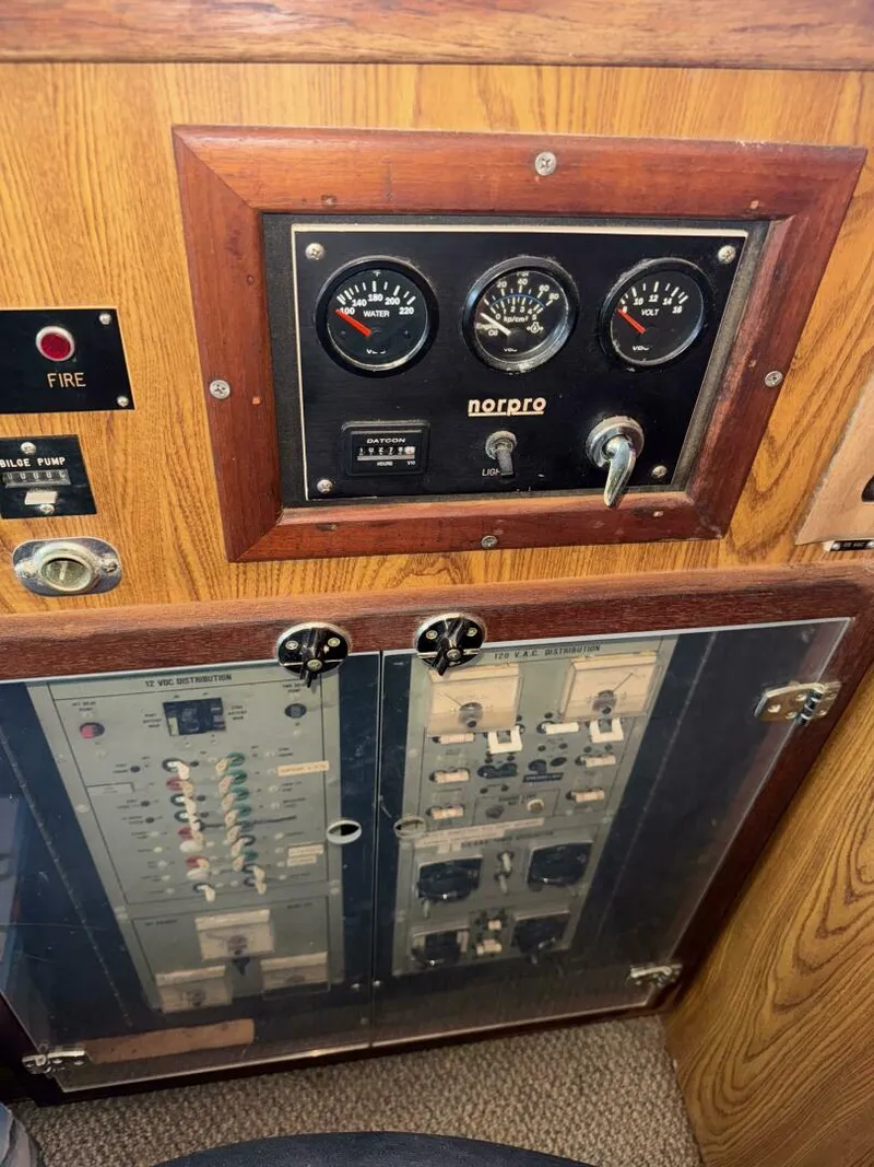 Slide: The Image of Bertram 38 Convertible 1981 - 5284885