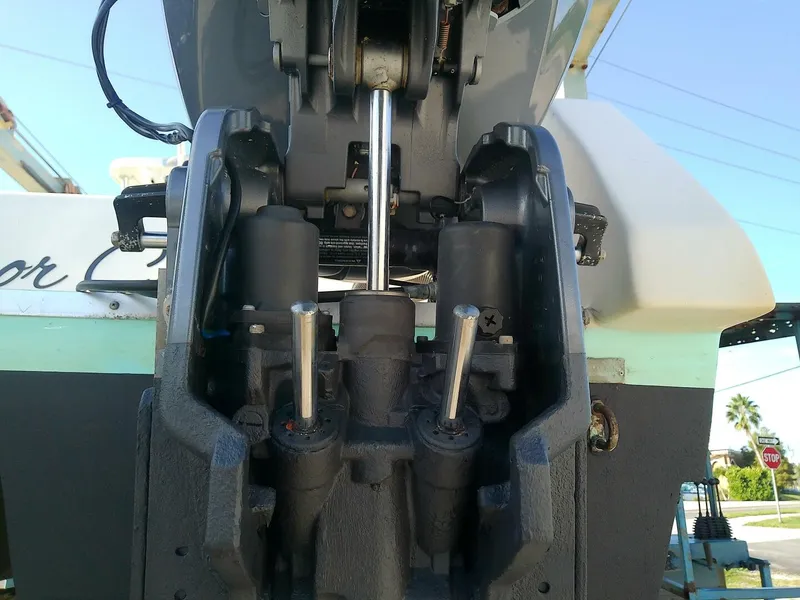 Slide: The Image of Twin Vee 29 Express 2011 - 5705045