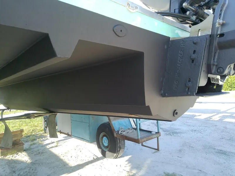 Slide: The Image of Twin Vee 29 Express 2011 - 5705048