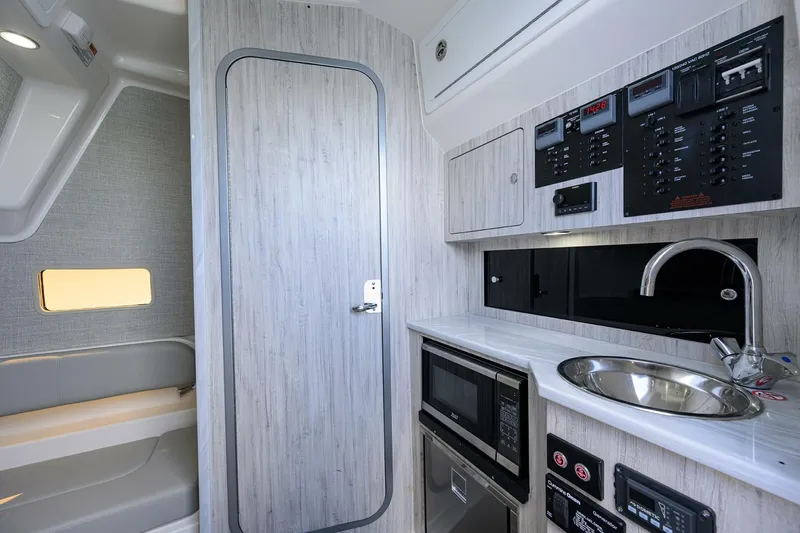 Slide: The Image of Regulator Marine 37 2024 - 5286836